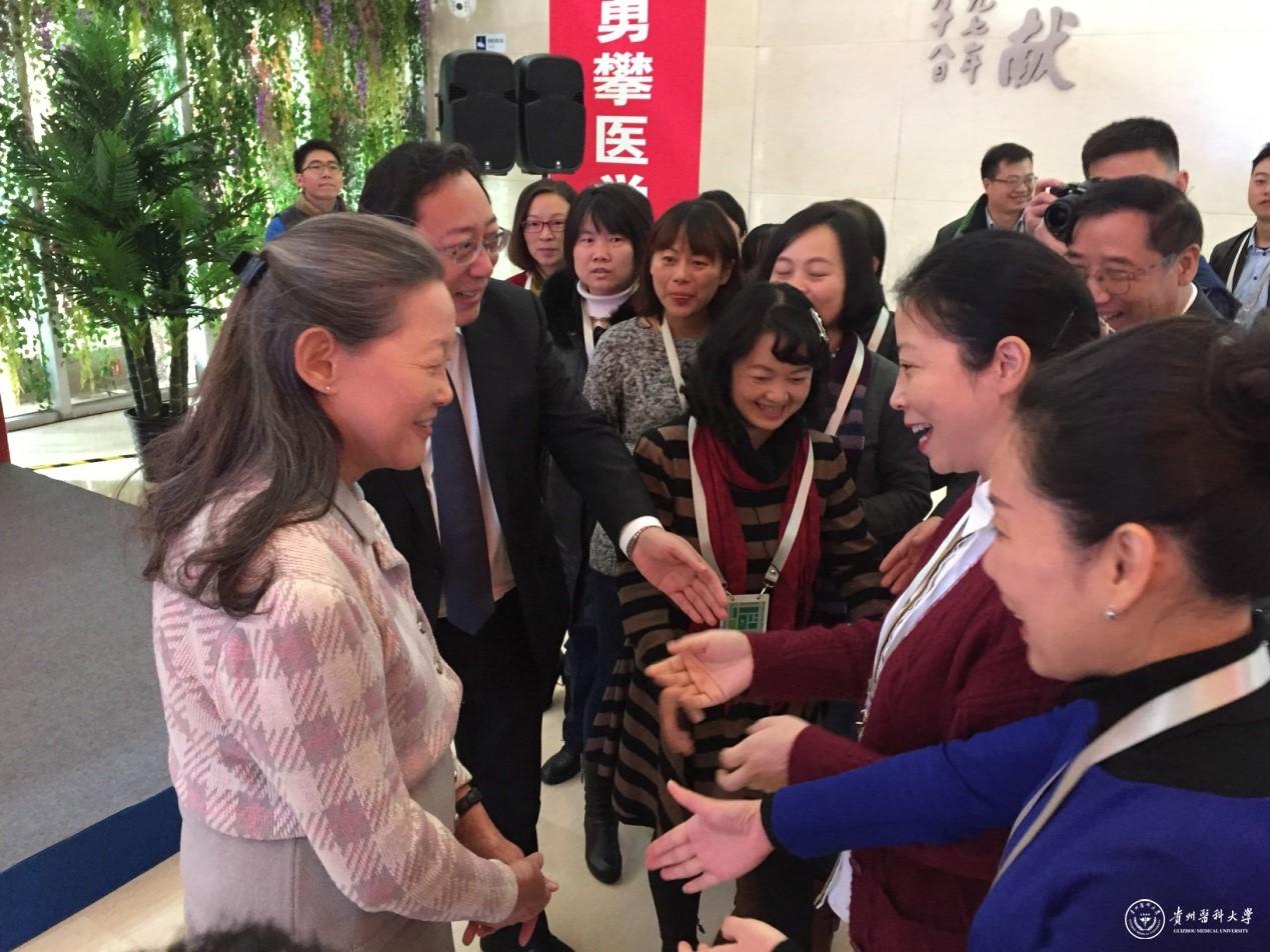 贵州老乡~哈佛大学的艾丽丝•黄教授(Alice Huang)亲切接见我校教师代表团